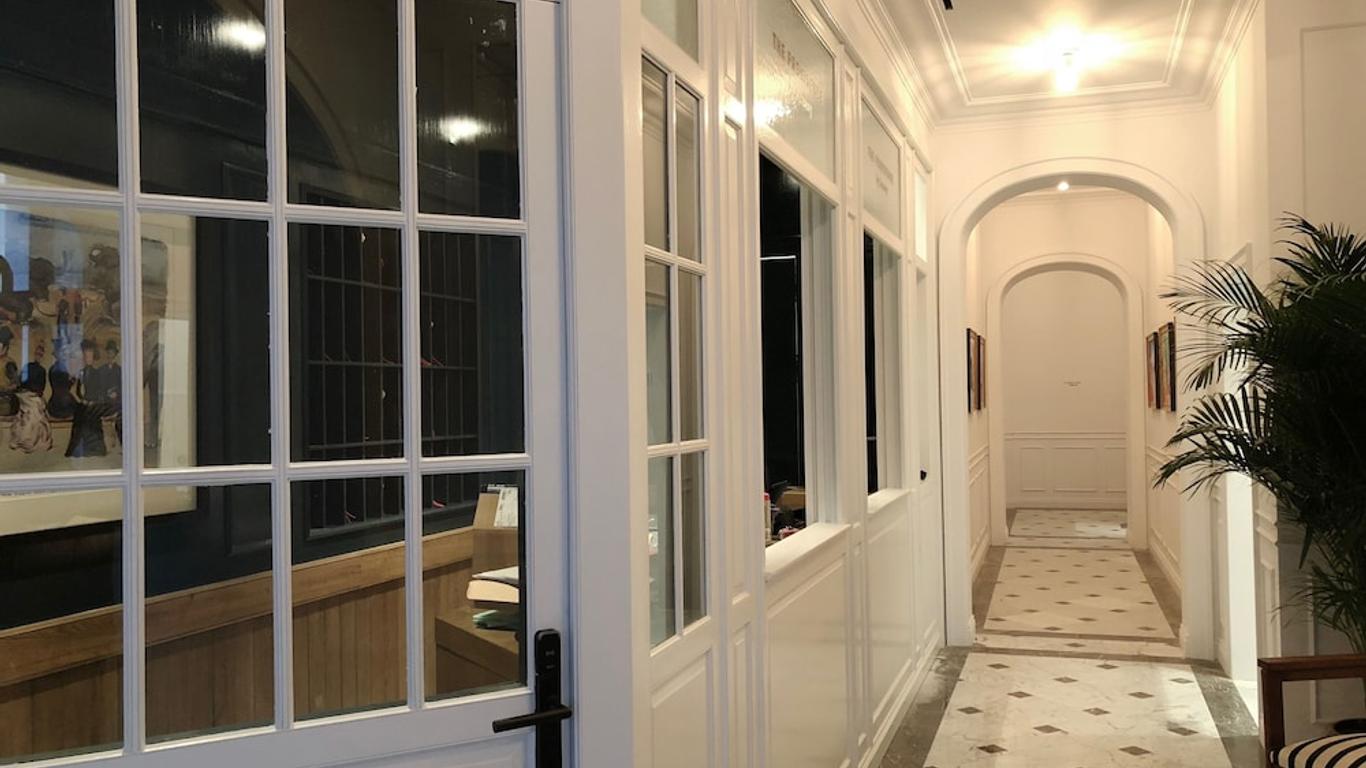New-Astoria Hotel